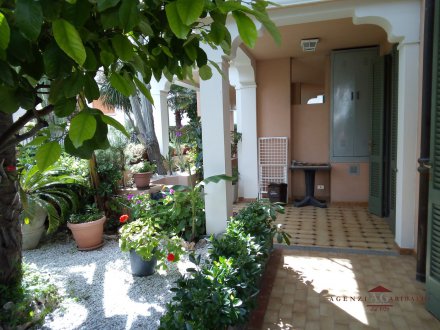 Holiday apartment with garden and garage