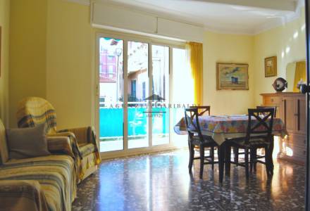 Family Apartment with Large Terrace in the Centre of Bordighera