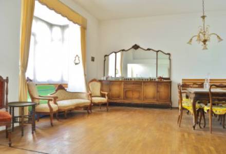 Large Historic Apartment with Sea View and Parking