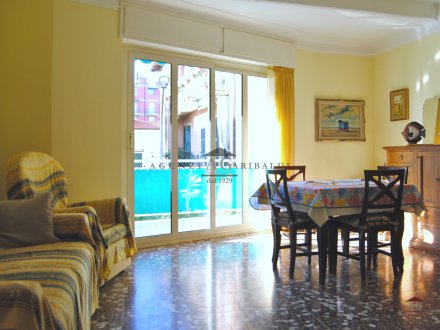 Family Apartment with Large Terrace in the Centre of Bordighera