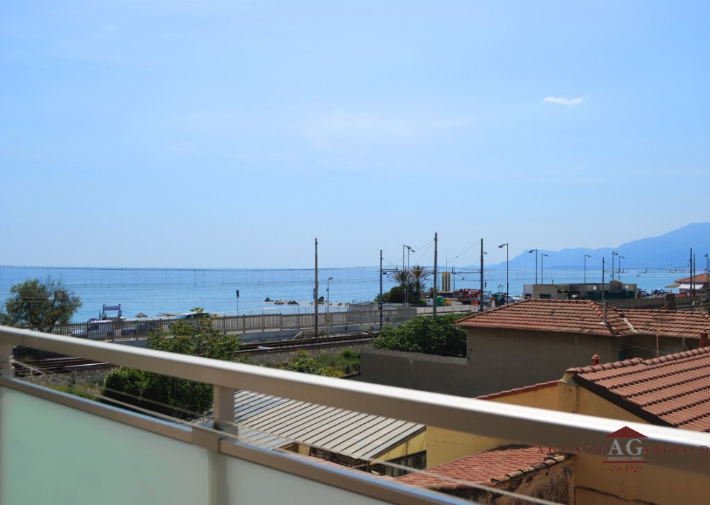 Sale Apartments Bordighera - Sea view apartment with private parking Locality 