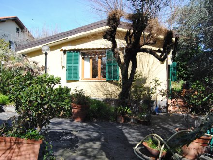 Coutry House with Large and Sunny Garden