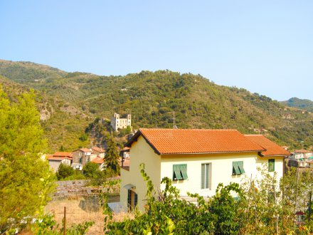 Villa con Giardino e Panorama sul Castello