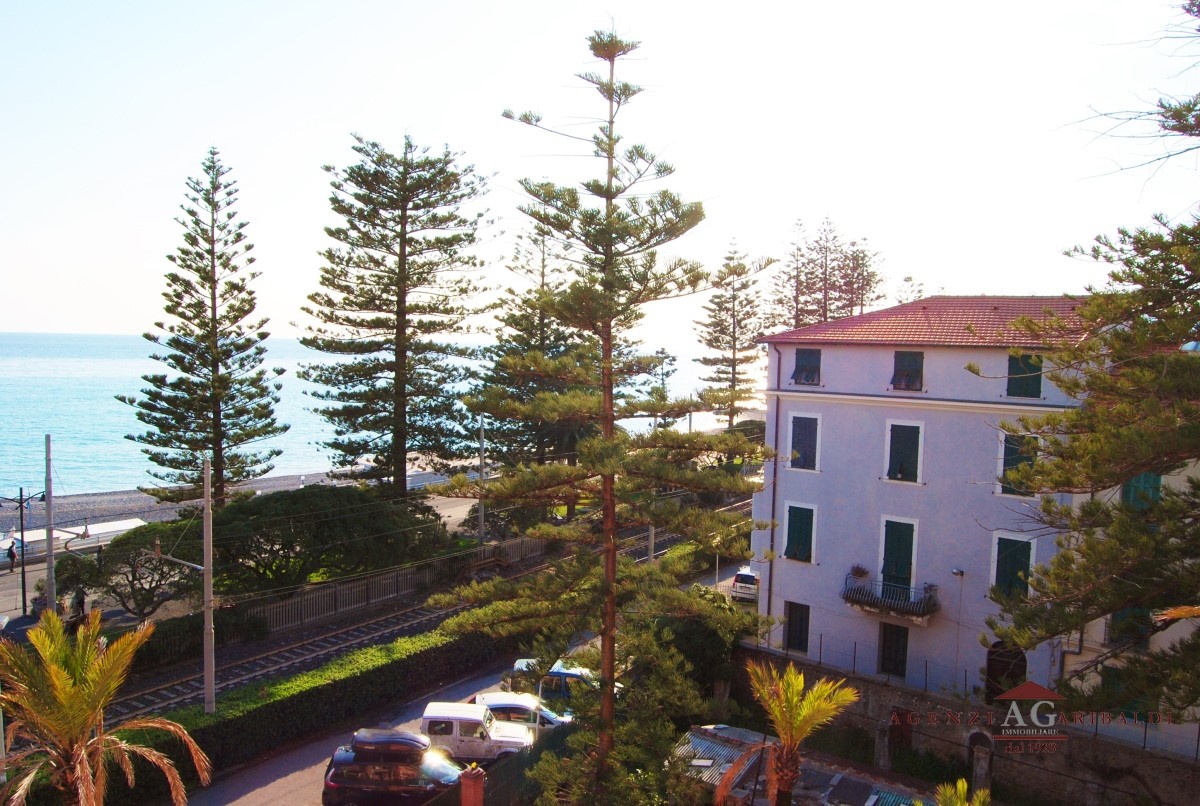Attico BORDIGHERA vendita  Bordighera  Agenzia Immobiliare Garibaldi