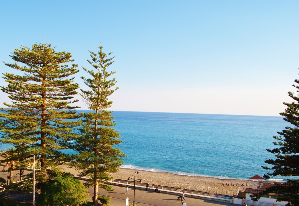 Attico BORDIGHERA vendita  Bordighera  Agenzia Immobiliare Garibaldi